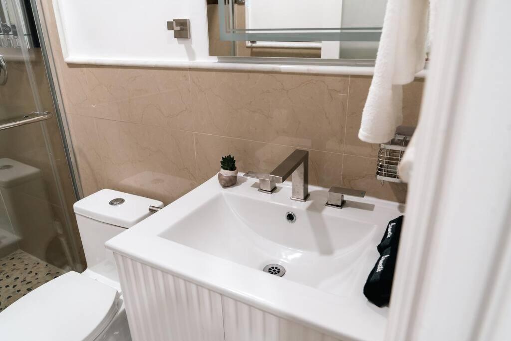 Luxury Retreat 3B ,2Ba Pool , Coral Gables Center Villa Маями Екстериор снимка