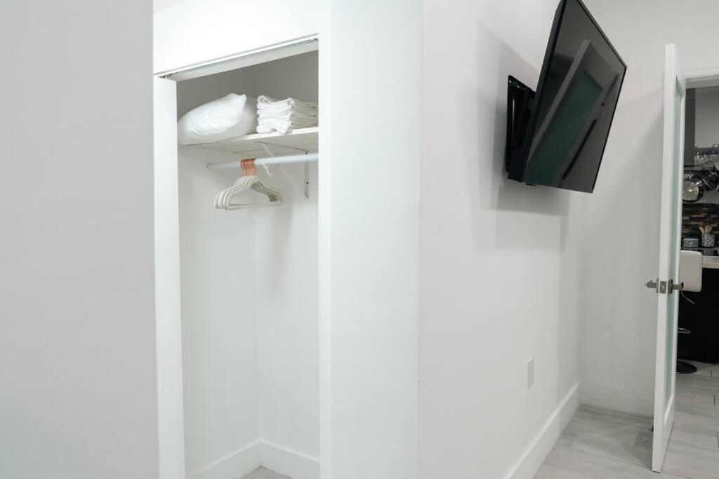 Luxury Retreat 3B ,2Ba Pool , Coral Gables Center Villa Маями Екстериор снимка
