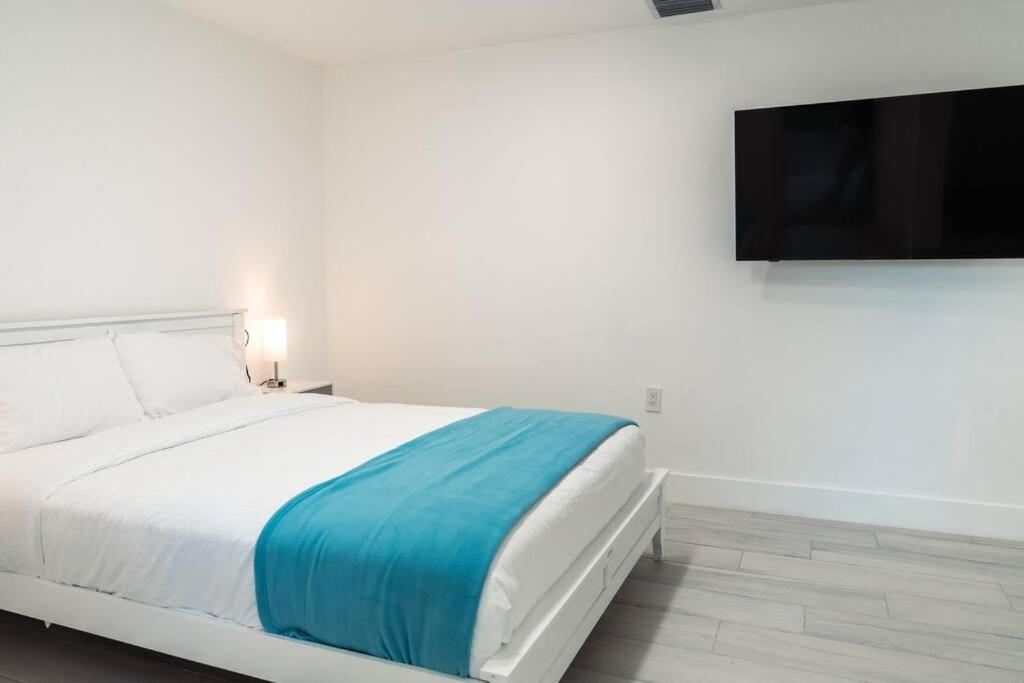 Luxury Retreat 3B ,2Ba Pool , Coral Gables Center Villa Маями Екстериор снимка