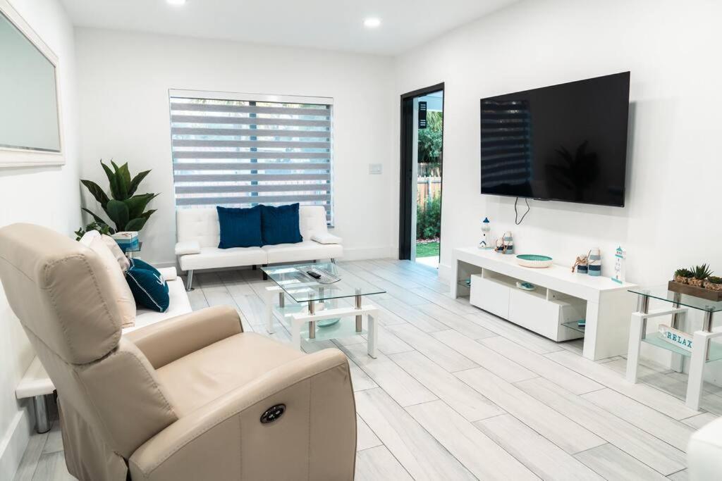 Luxury Retreat 3B ,2Ba Pool , Coral Gables Center Villa Маями Екстериор снимка
