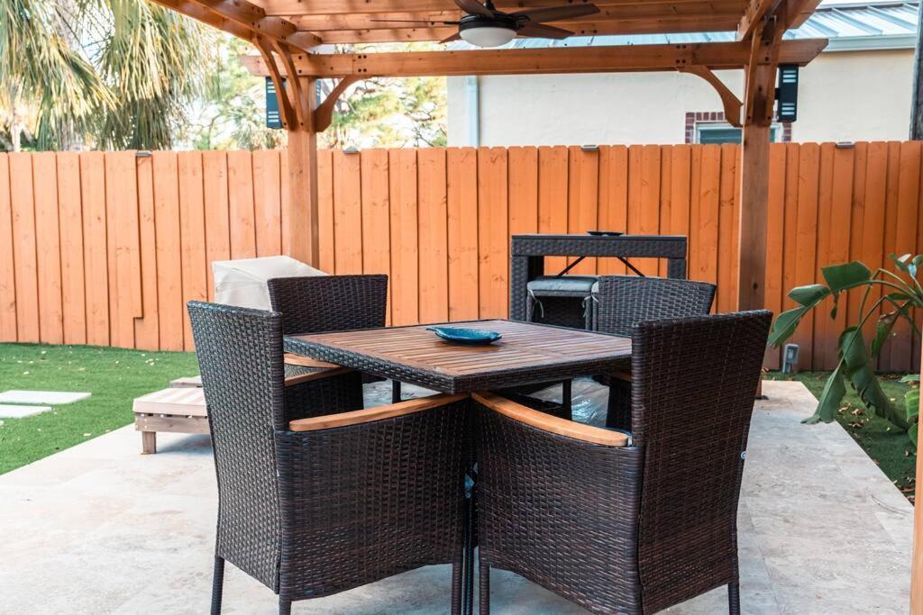 Luxury Retreat 3B ,2Ba Pool , Coral Gables Center Villa Маями Екстериор снимка