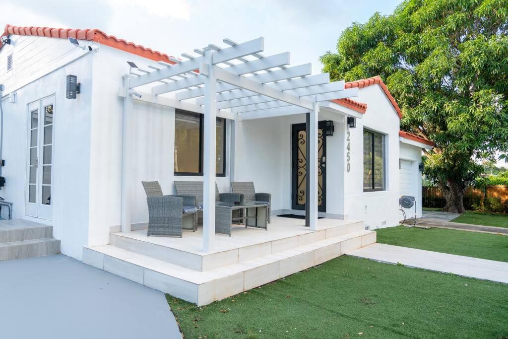 Luxury Retreat 3B ,2Ba Pool , Coral Gables Center Villa Маями Екстериор снимка